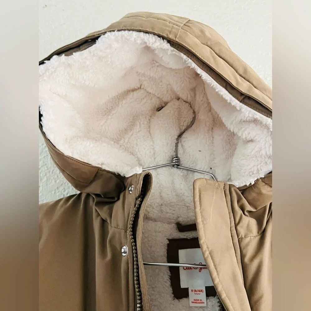 Cat & Jack Zip Front Parka Coat,with hoodie Olive 6/6X small unisex winter coat